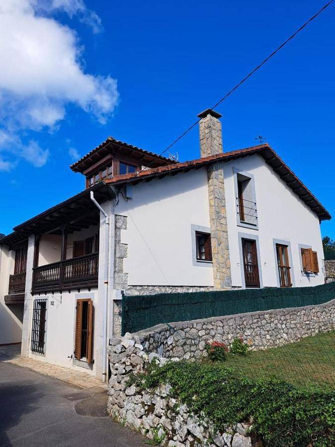 Five-Bedroom House in Balmori, Llanes