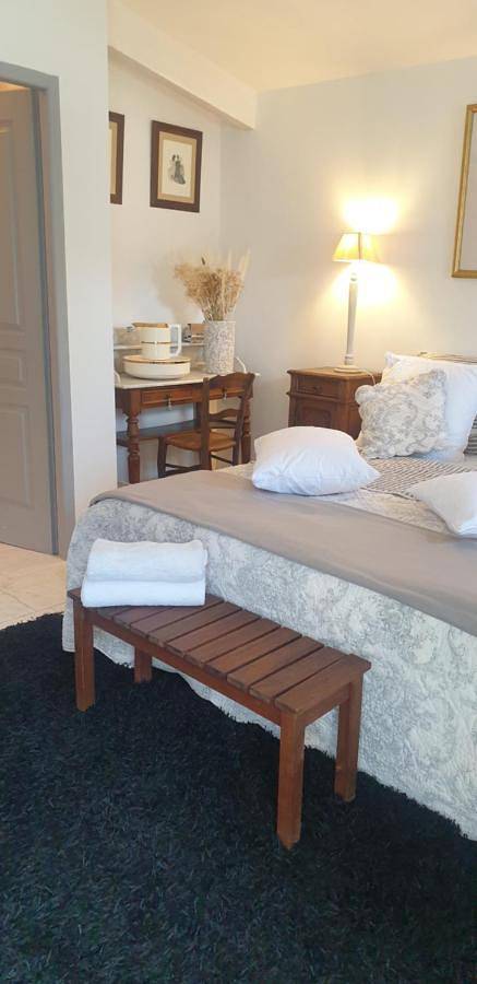 Gîte pour 2 personnes, avec vue et terrasse ainsi que jardin et piscine, animaux acceptés à Parranquet