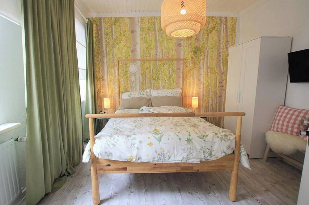 Ganze Wohnung, Verbingen Sie Ihren Urlaub im Feriennest Haus Braunfels. 
Das Apartment \"Waldnest\" bietet Platz für bis zu 2 Personen und schafft dank seiner Einrichtung mit Waldelementen einen Wohlfühlort für Naturliebhaber. in Bad Ems, Lahn-Taunus