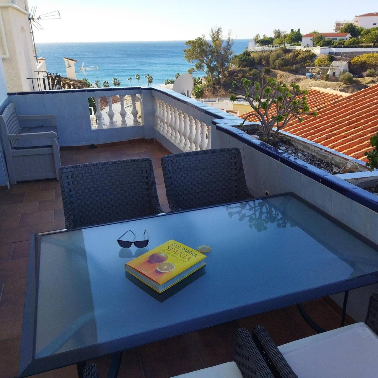 Holiday Home 'Casa Del Sol' with Sea Views, Wi-Fi and Air Conditioning in Playa de Burriana, Nerja