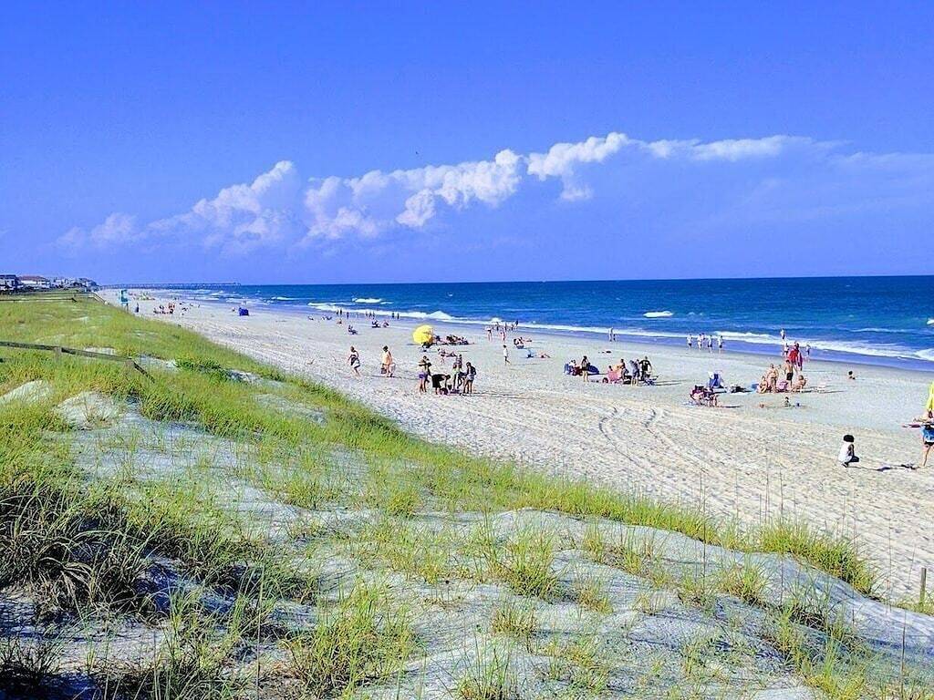 Ganze Wohnung, Beach Harbor @ The Boardwalk - zu Fuß zum Strand, Boote, Promenade, trinken und essen. in Carolina Beach, Pleasure Island