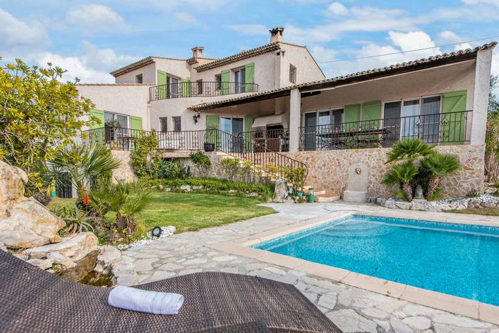 Villa with pool for 11 people, with garden, child-friendly in Nice (France)