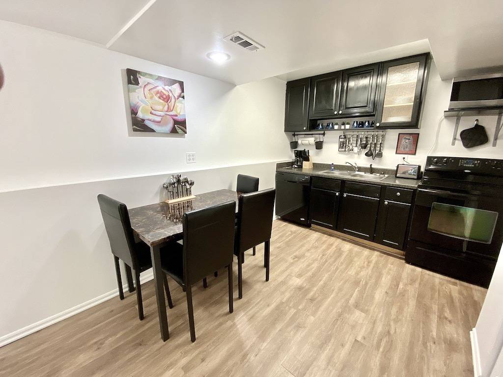 Lovely Basement Suite-2 bedrooms/1 bath with Full kitchen and laundry!!! in West Jordan, Salt Lake County (UT)