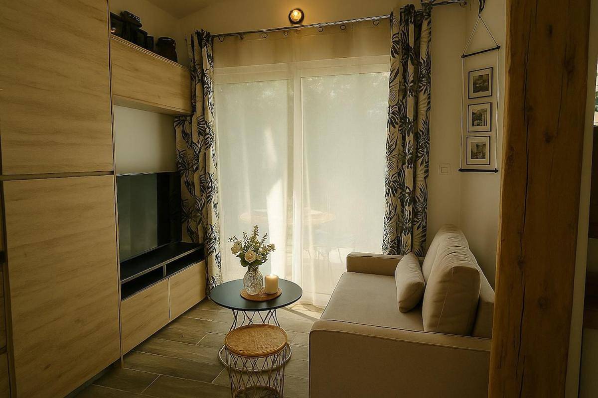 Charmant studio avec terrasse et jardin au cœur de la Provence 4 étoiles in Camps-la-Source, Côte méditerranéenne (France)