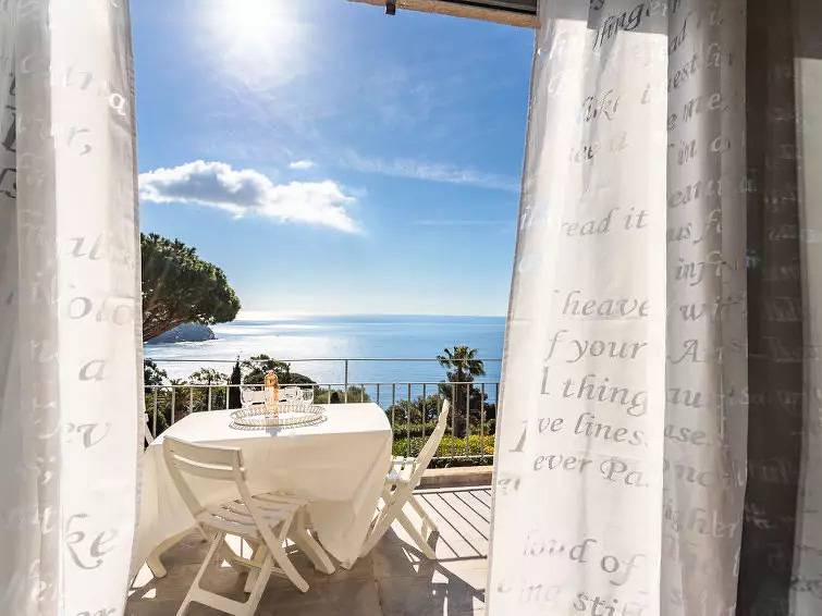 Entire apartment, 2 Pièces 4 Personnes in Rayol-Canadel-sur-Mer, Mediterranean Coast (France)