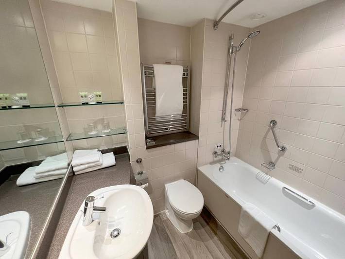 Hôtel pour 2 personnes, avec piscine et jacuzzi ainsi que terrasse et sauna à Winchester - 4