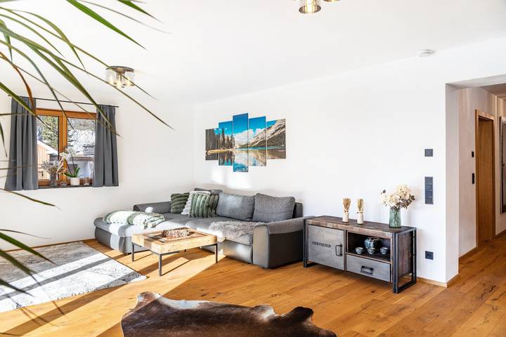Ganze Wohnung, Apartment 'Luisa' mit Bergblick, privater Terrasse und Wlan in Karwendel (Tirol), Scharnitz