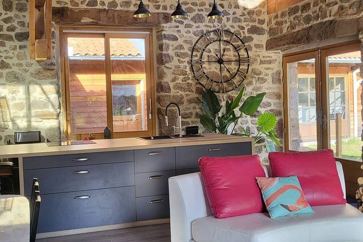 Gîte pour 5 personnes, avec piscine et jardin à Rochepaule - 2