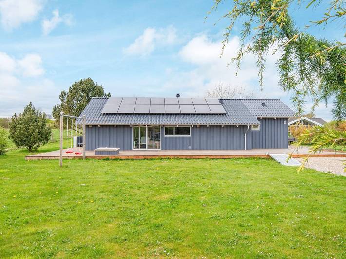 Ferieudlejning for 8 personer, med Terrasse og Sauna i Hvidbjerg Strand
