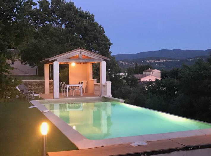 Gîte pour 4 personnes, avec terrasse ainsi que jardin et piscine à Apt - 4