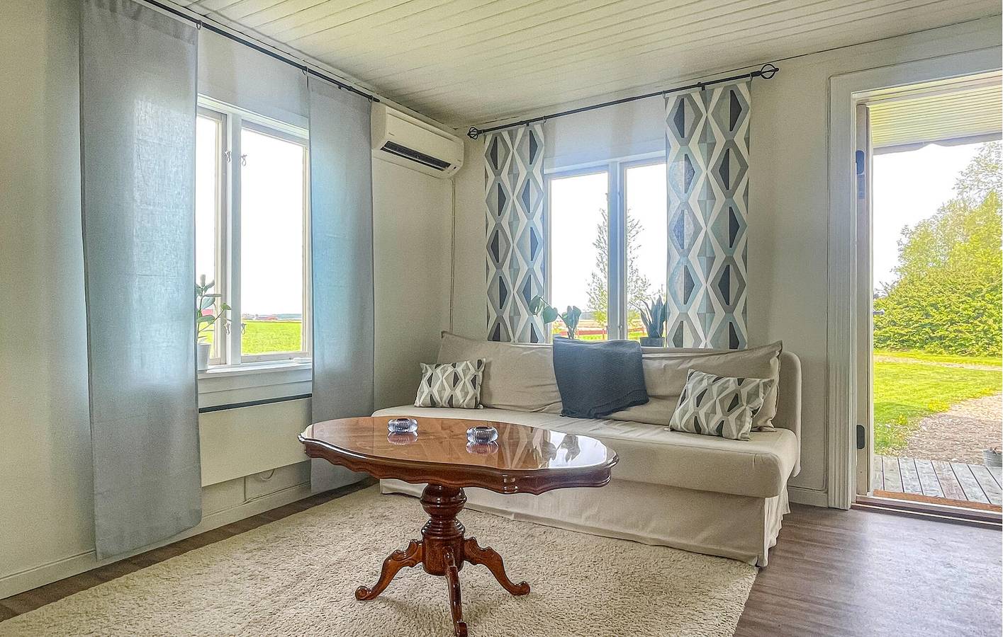 Holiday home for 5 people with garden in Vänern