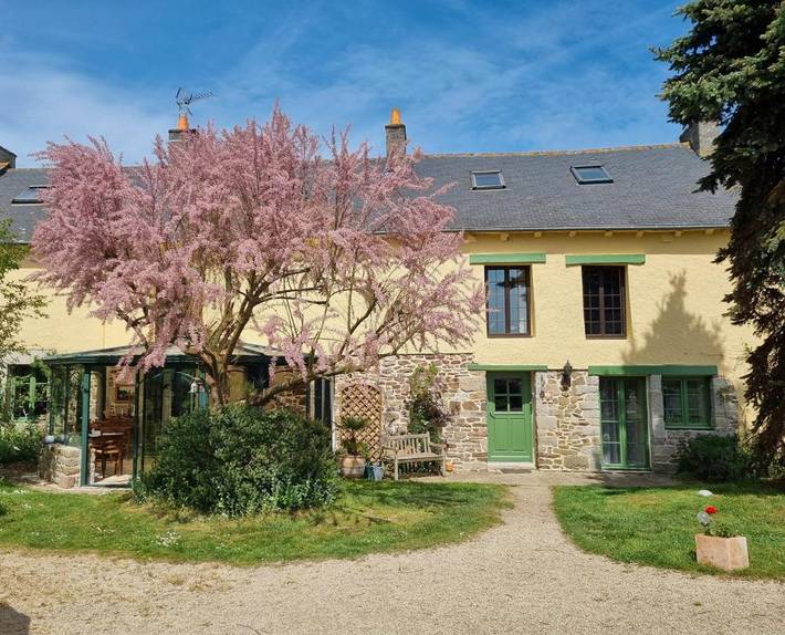 Chambre d’hôte pour 2 personnes, avec Terrasse et Jardin à Yvignac-la-Tour