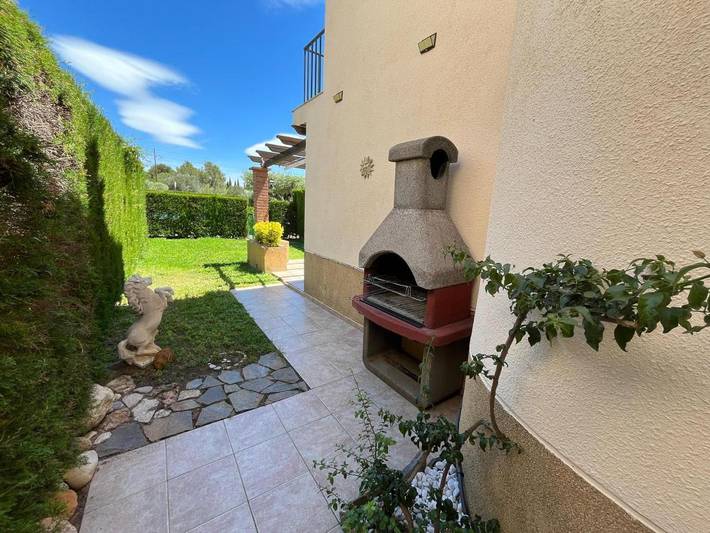 Location de vacances pour 6 personnes, avec piscine ainsi que jardin et balcon dans Les Tres Cales - 3