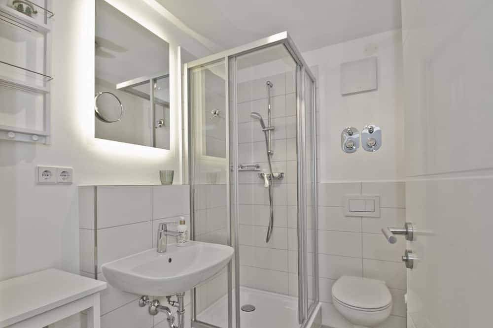 Ganze Wohnung, Moderne Ferienwohnung mit Balkon, Meerblick - Ferienresidenz Zwei Boddenfewo 1-3 in Lietzow, Bergen auf Rügen und Umgebung