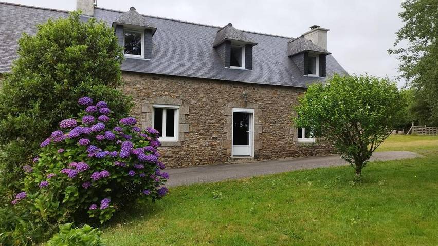 Location de vacances pour 6 personnes, avec terrasse à Camors