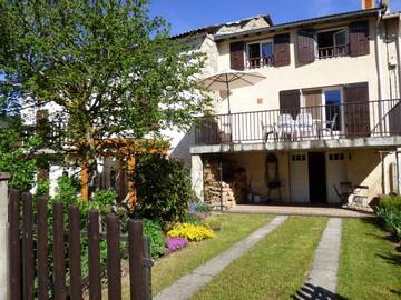 Gîte pour 6 personnes, avec jardin, animaux acceptés à Camurac