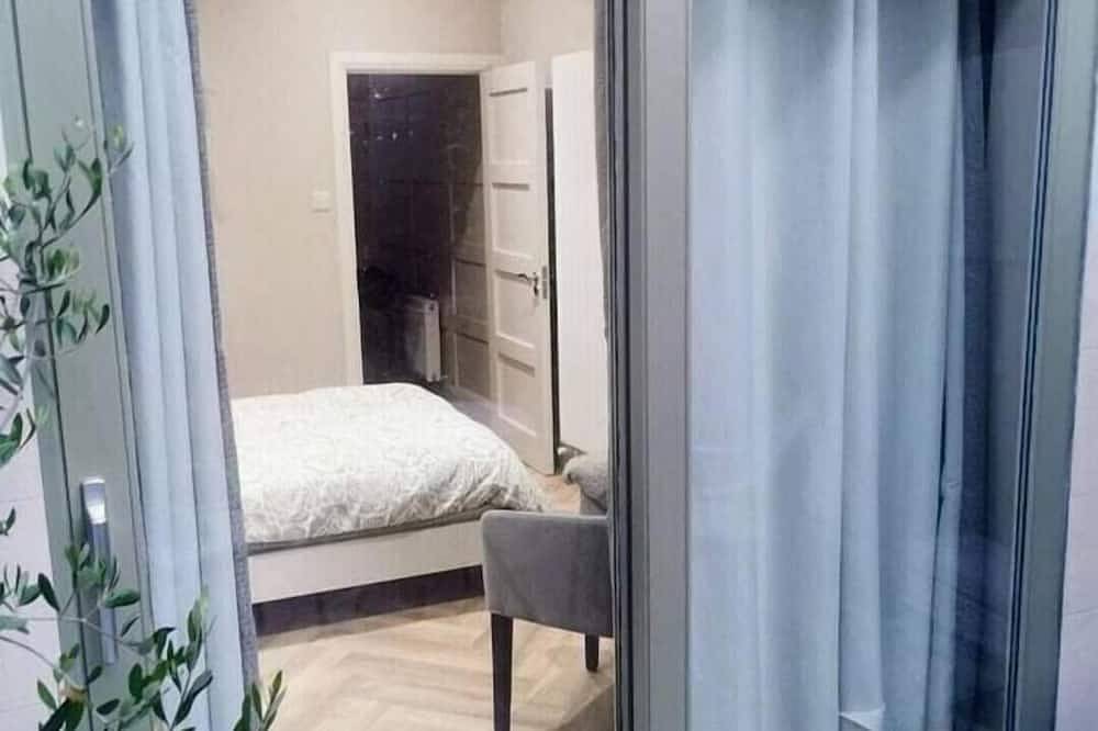 Entire apartment, Stylish studio own entrance in Victorian House in Dublin, County Dublin