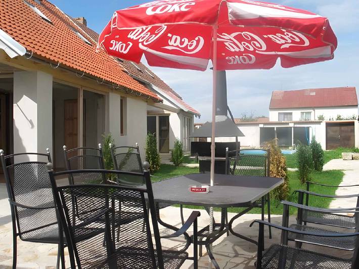 Ganze Ferienwohnung, Ferienwohnung mit Außenpool am Hof  in Ponědraž, Neuhaus und Umgebung