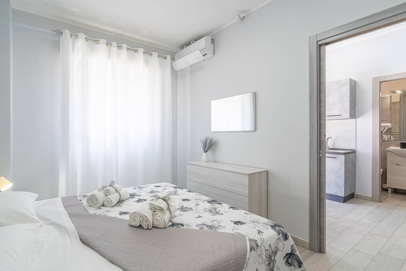 Apartamento entero, Apartamento 'Perla 1' con terraza compartida, Wi-Fi y aire acondicionado in Pachino, Provincia de Siracusa