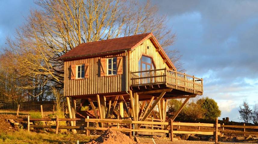 Maison de campagne pour 5 personnes, avec vue ainsi que balcon et jardin, adapté aux familles dans Saint-Sernin-du-Bois