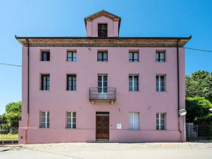 Location de vacances pour 16 personnes, avec piscine et jardin à Cassine