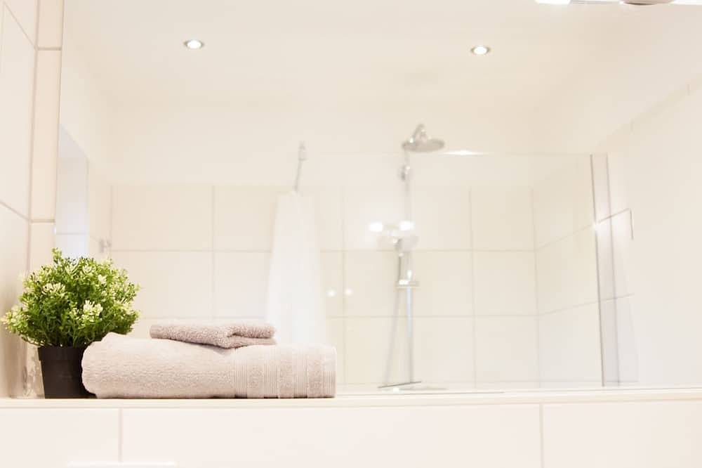 Ganze Wohnung, Neu: Moderne Ferienwohnung mit Seeblick & Garten [Nr.2] in Storkower See, Storkow