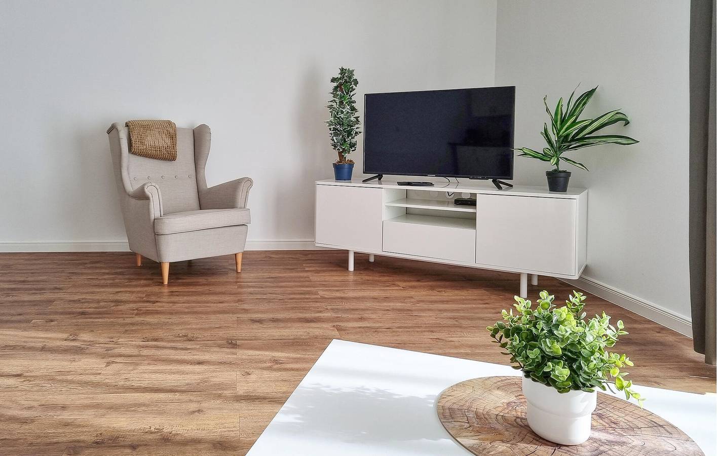 Ganze Ferienwohnung, Moderne Ferienwohnung mit Terrasse, Parkplatz & TV - Passow in Passow, Ludwigslust-Parchim