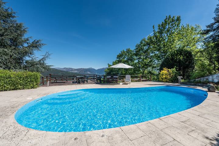 Casa de férias para 10 pessoas, com piscina e jardim e ainda varanda no Norte
