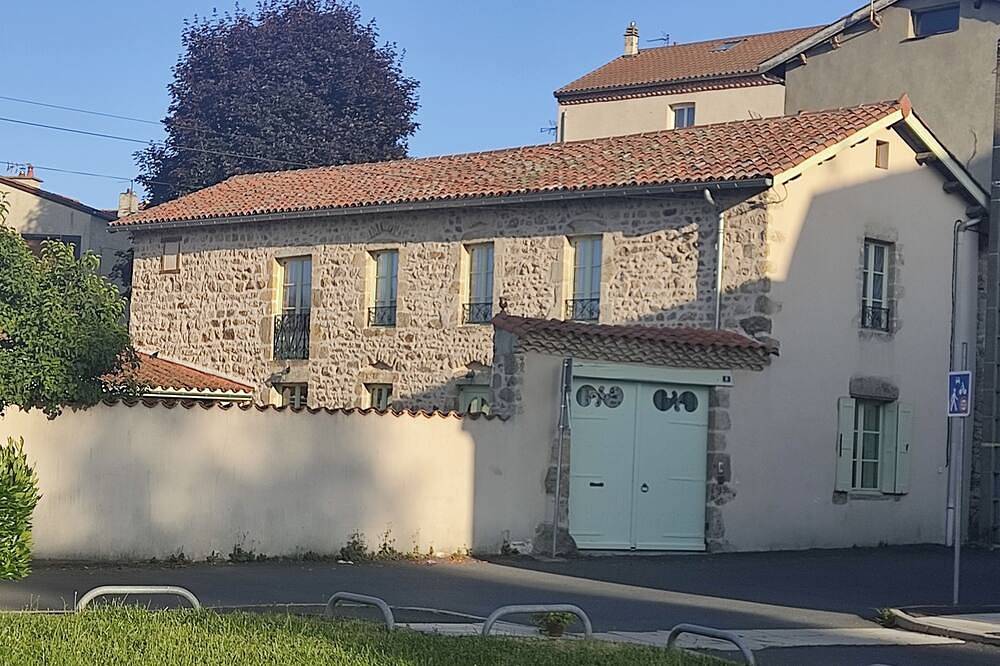 Maison - Jardin et stationnement - Au détour de l'Arzon, location de vacances in Craponne-sur-Arzon, Parc Naturel Régional Livradois-Forez