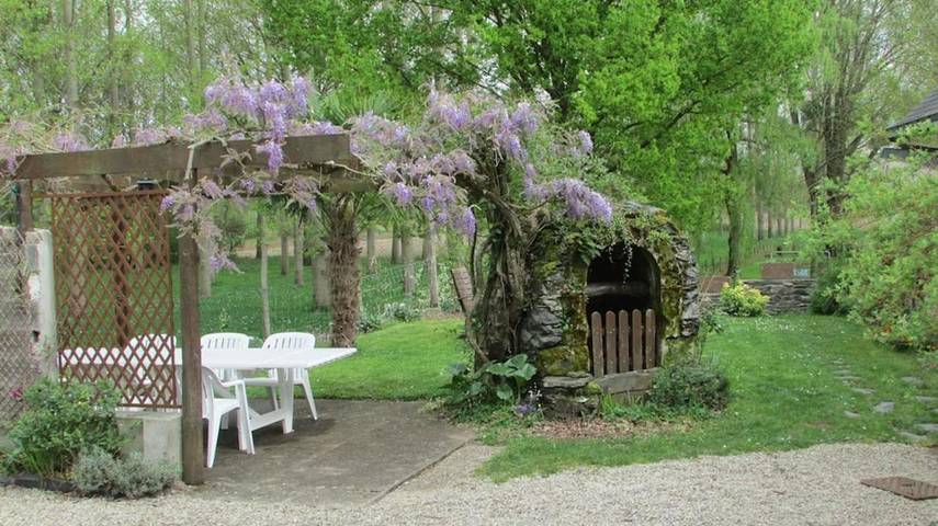 Location de vacances pour 9 personnes, avec Terrasse et Jardin à Denée