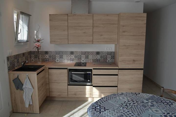 Gîte pour 2 personnes, avec piscine ainsi que vue et jardin à Meynes - 3