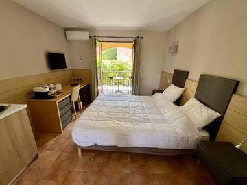 Gîte pour 2 personnes, avec sauna et terrasse ainsi que piscine et jacuzzi, animaux acceptés à Sisco