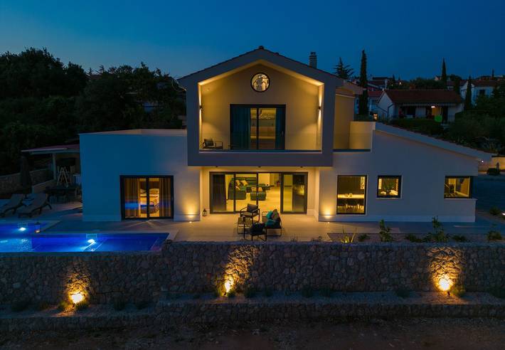Ferienhaus für 7 Personen, mit Garten und Pool sowie Sauna in Pinezici