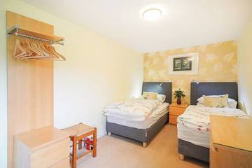 Log Cabin for 4 People in Sheffield, Peak District, Photo 2