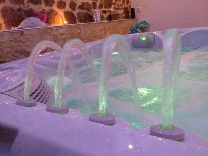 Hôtel pour 2 personnes, avec balcon et jacuzzi à Lonlay-l'Abbaye - 4