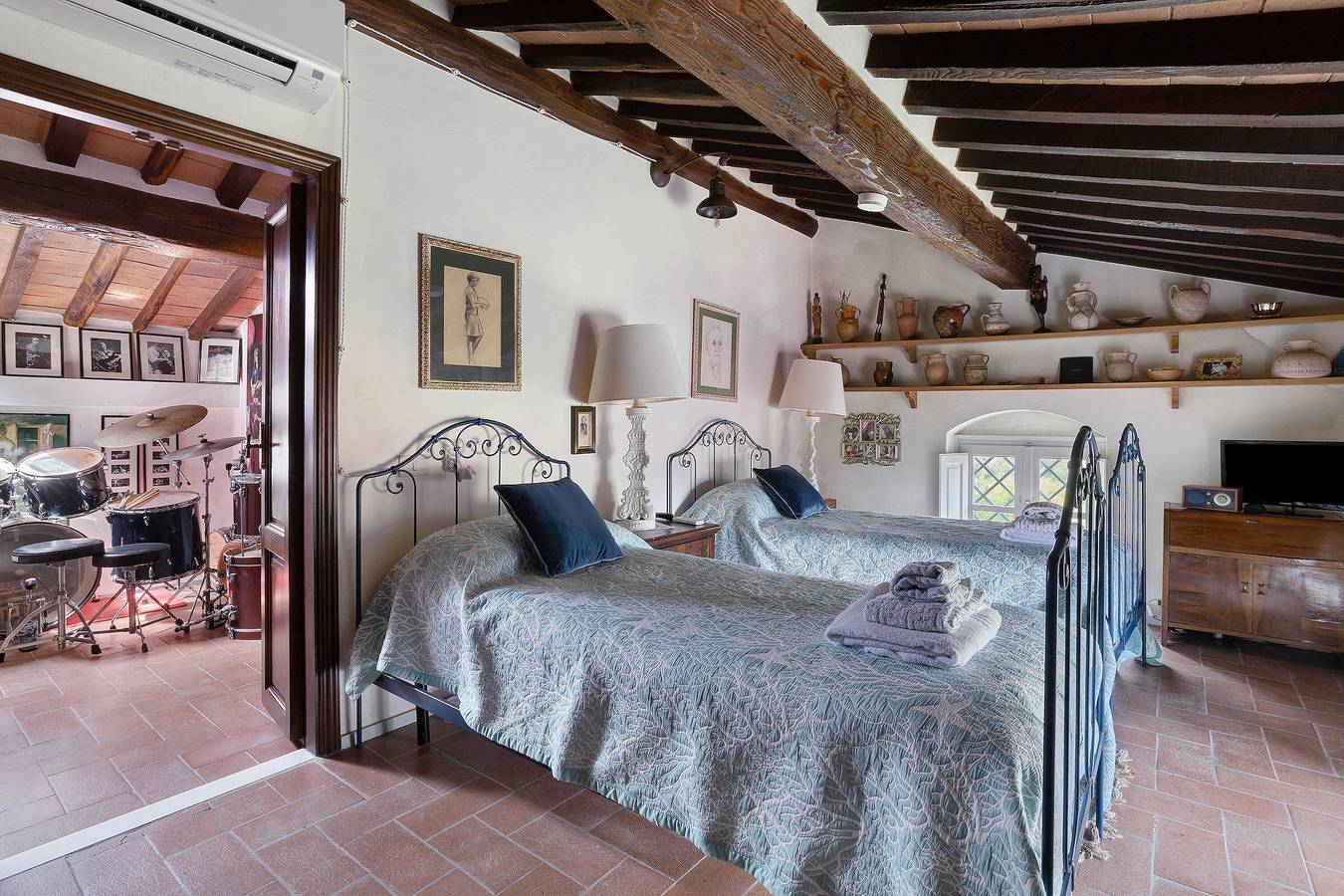 Camera Auri -Marinsky con Giardino in Comune, Wi-Fi e Aria Condizionata in Pietrasanta, Riviera Toscana
