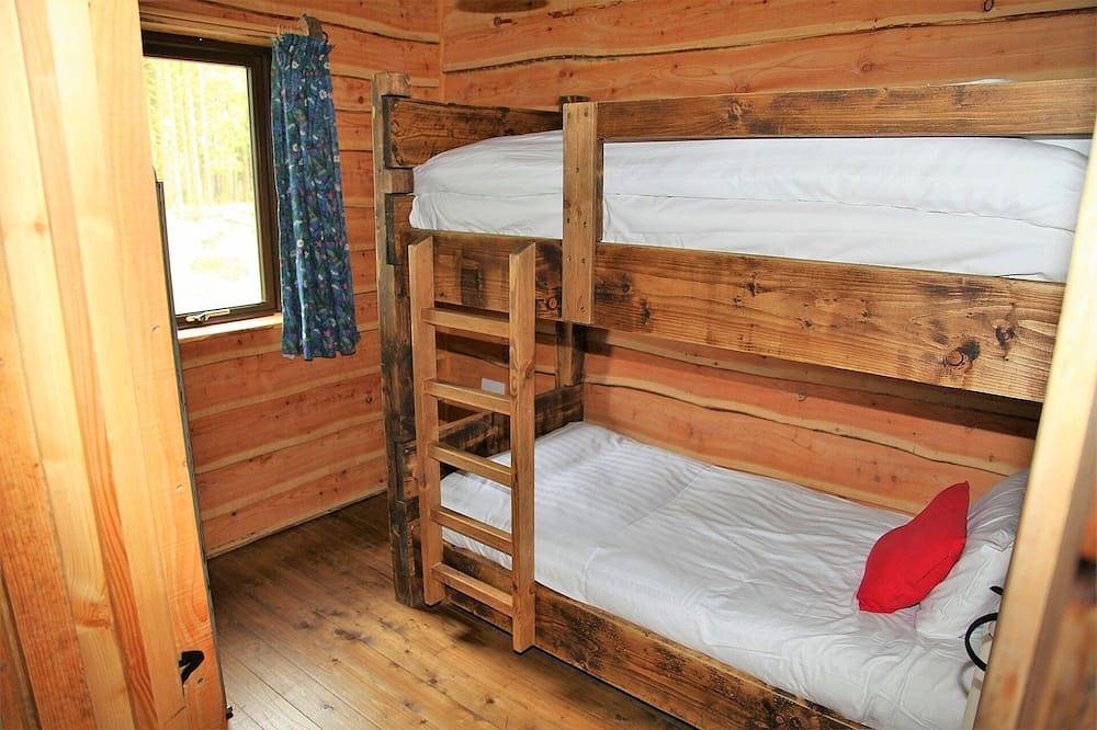 Burnside Cabin - charming Log Cabin In Stunning Location by babbling burn. in Argyll & Bute