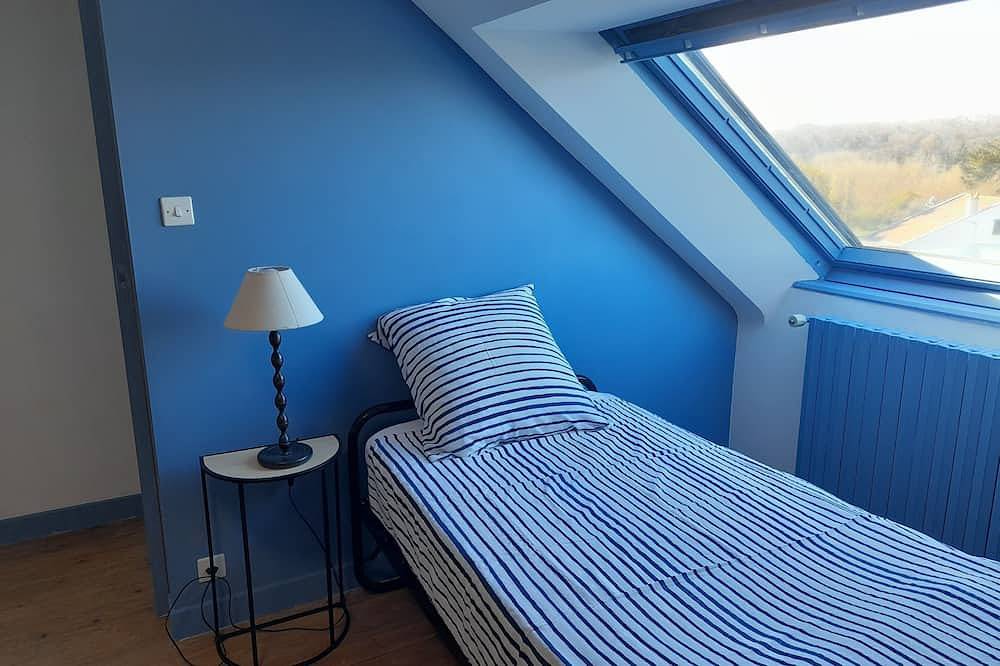 House with large garden ideally located 5 minutes walk from Trestel beach in Trévou-Tréguignec, Pink Granite Coast