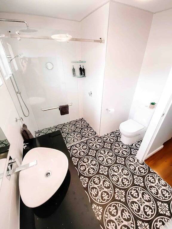 Beach Boutique, pet friendly, right on Maroochydore River in Maroochydore, Sunshine Coast