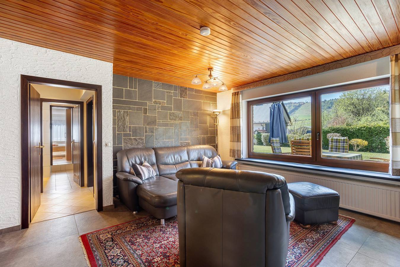 Ganze Wohnung, Ferienwohnung 'Hohenstein' mit Bergblick, privater Terrasse und Wi-Fi in Willingen, die Mittelgebirge