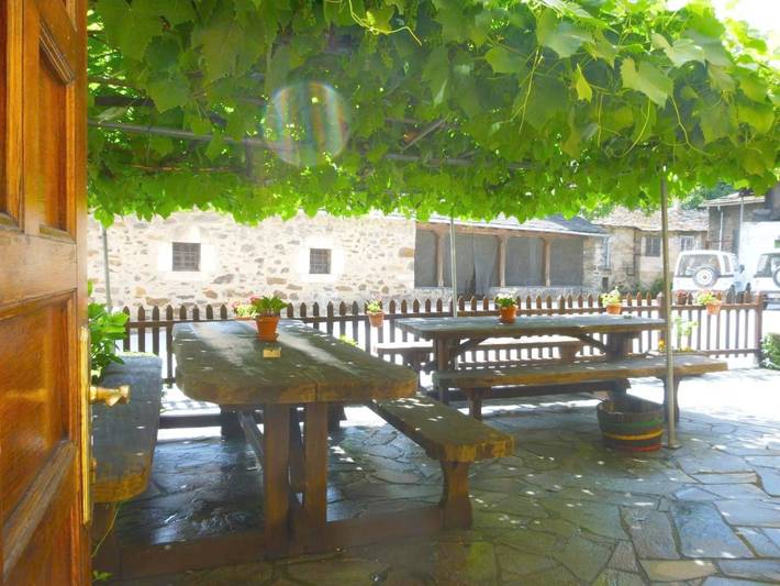 Hotel para 2 personas, con terraza y jardín en Parque Natural de las Fuentes del Narcea, Degaña e Ibias - 4