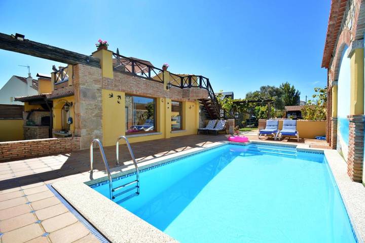 Chalet para 8 personas, con Jacuzzi y Terraza además de Jardín y Piscina en Rias Baixas - 2