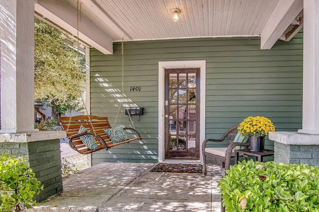 Southern Charm: Minutes away from downtown w/a cozy porch swing in Nashville, Tennessee