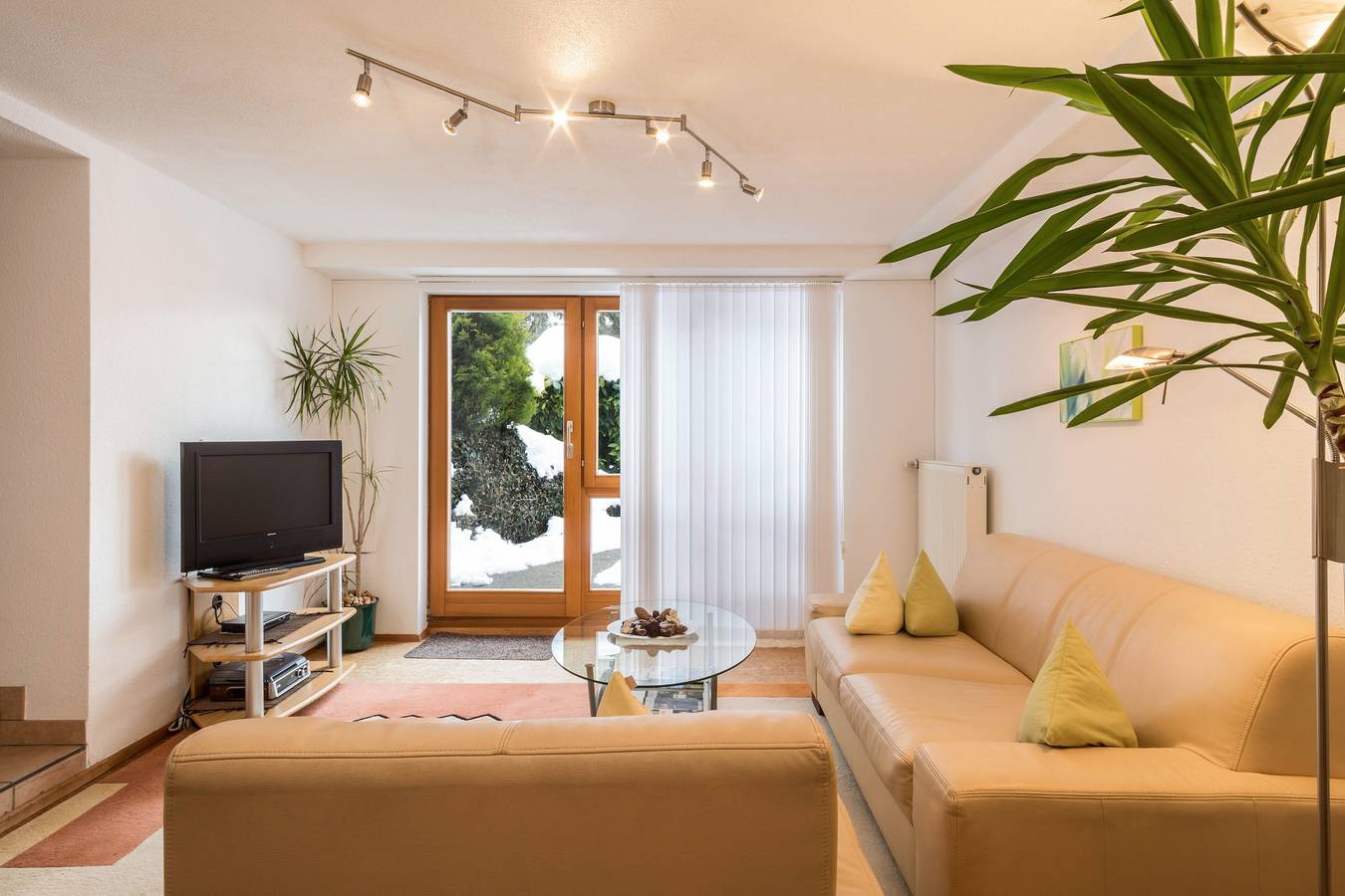 Ganze Wohnung, Familienfreundliches Appartement in "Das alte Forsthaus" 60 m² mit Terrasse & Garten in Bermatingen, Region Bodensee-Oberschwaben