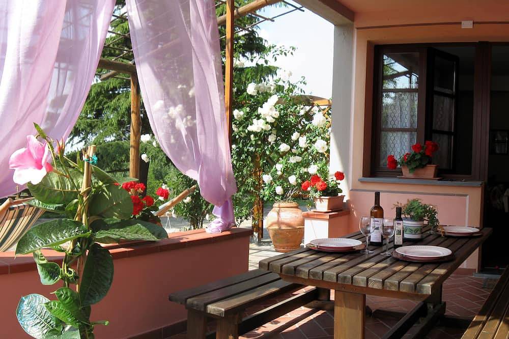Appartamento intero, Tramonto apartment, Charming Farmhouse Private Pool and Private Outside Area in Terricciola, Pisa e dintorni