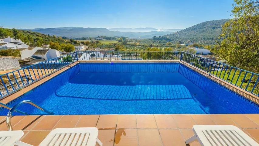 Villa pour 9 personnes, avec piscine ainsi que terrasse et jardin - 1