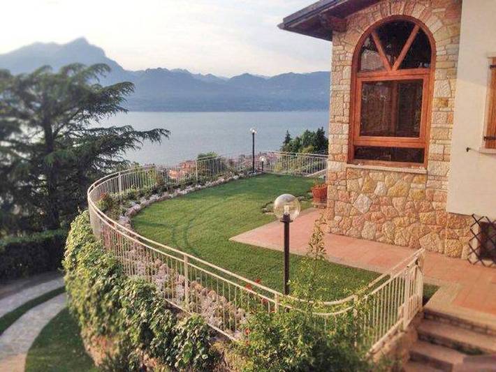 Villa pour 17 personnes, avec jardin et balcon à Torri del Benaco