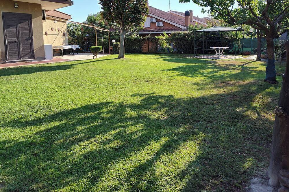 Appartement entier, Comfortable Apartment with Garden and Wifi in Ladispoli, Province de Rome