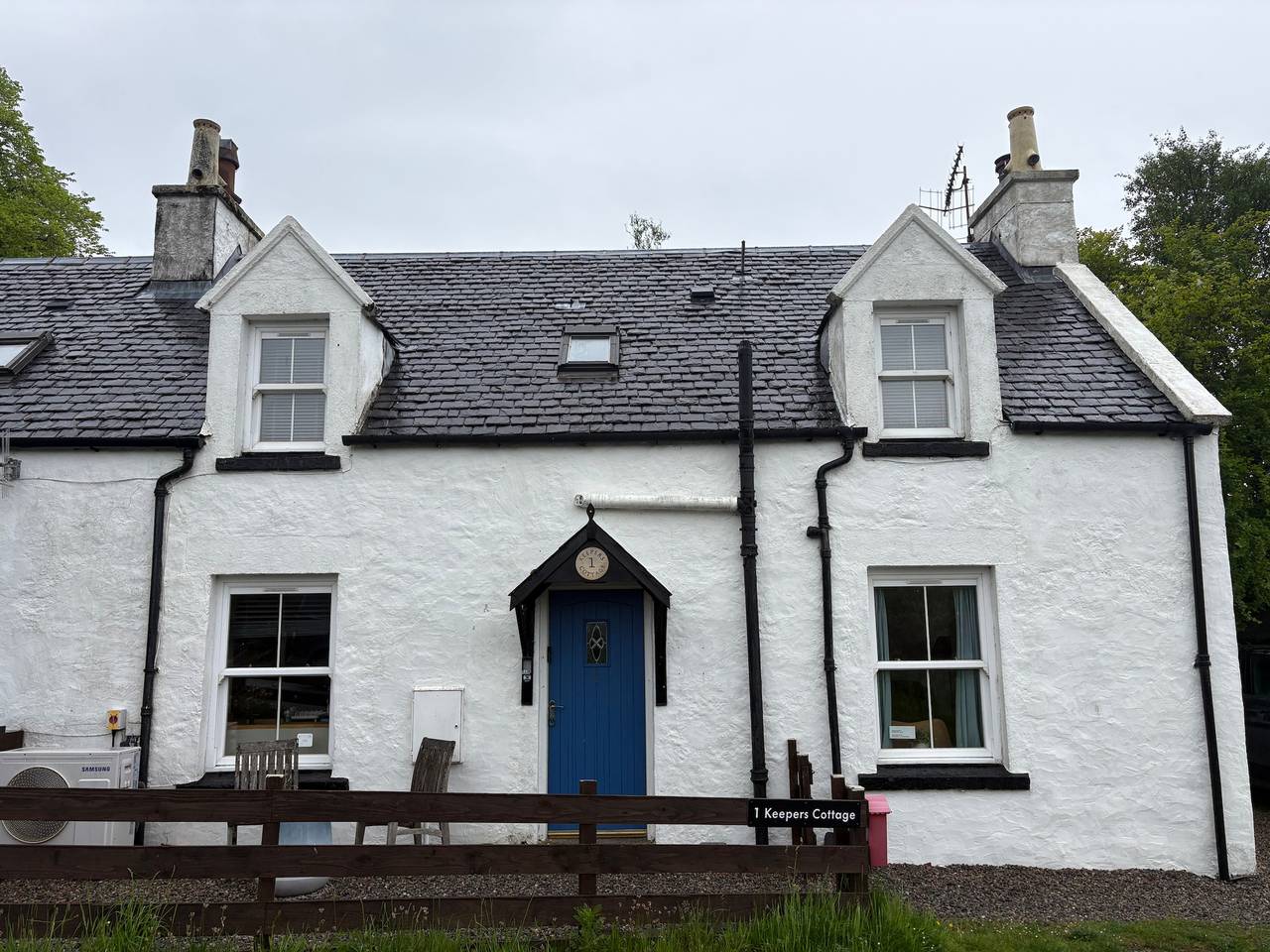 1 Keepers Cottage, Skeabost Bridge, Isle Of Skye in Highlands