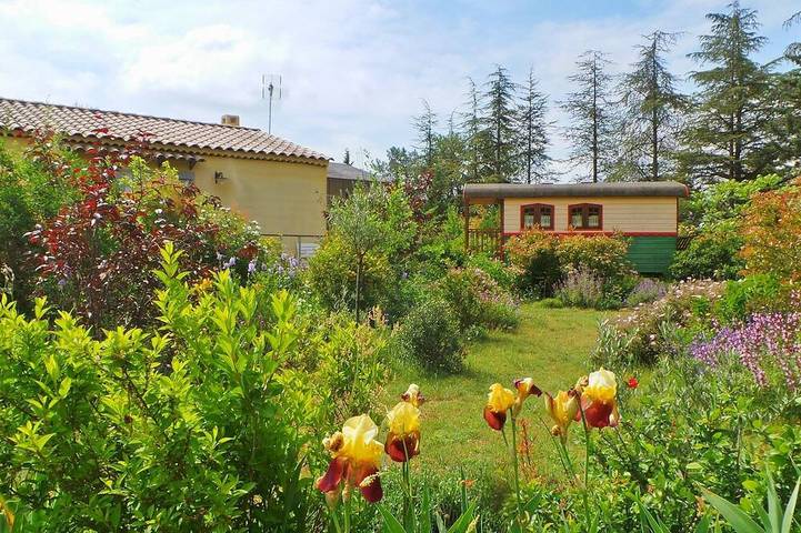 Villa independiente con piscina privada en el Luberon (6 personas) in Saint-Saturnin-lès-Apt, Parque natural regional del Luberon